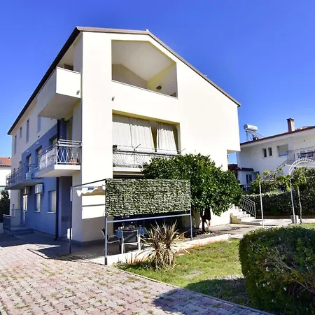 Apartman With A Parking Space - 22521