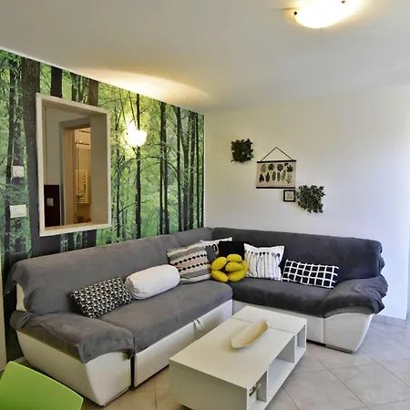 Apartman With Parking Space - 22521 *